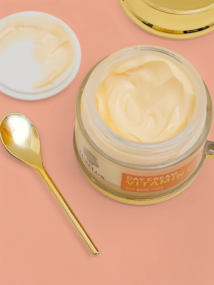 lav_pl_Luxelux-Vitamins-C-dienas-krems