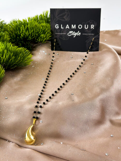 Kaklarota ar melnām pērlītēm un 3D pilienu