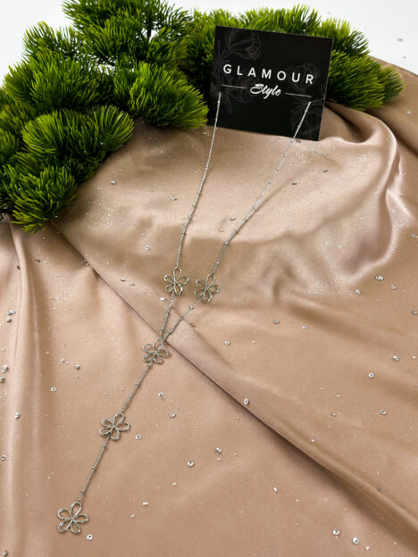 Sudraba krāsas ziedu kaklarota