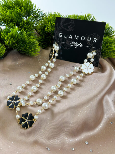 Gara balto pērļu kaklarota ar ziediem